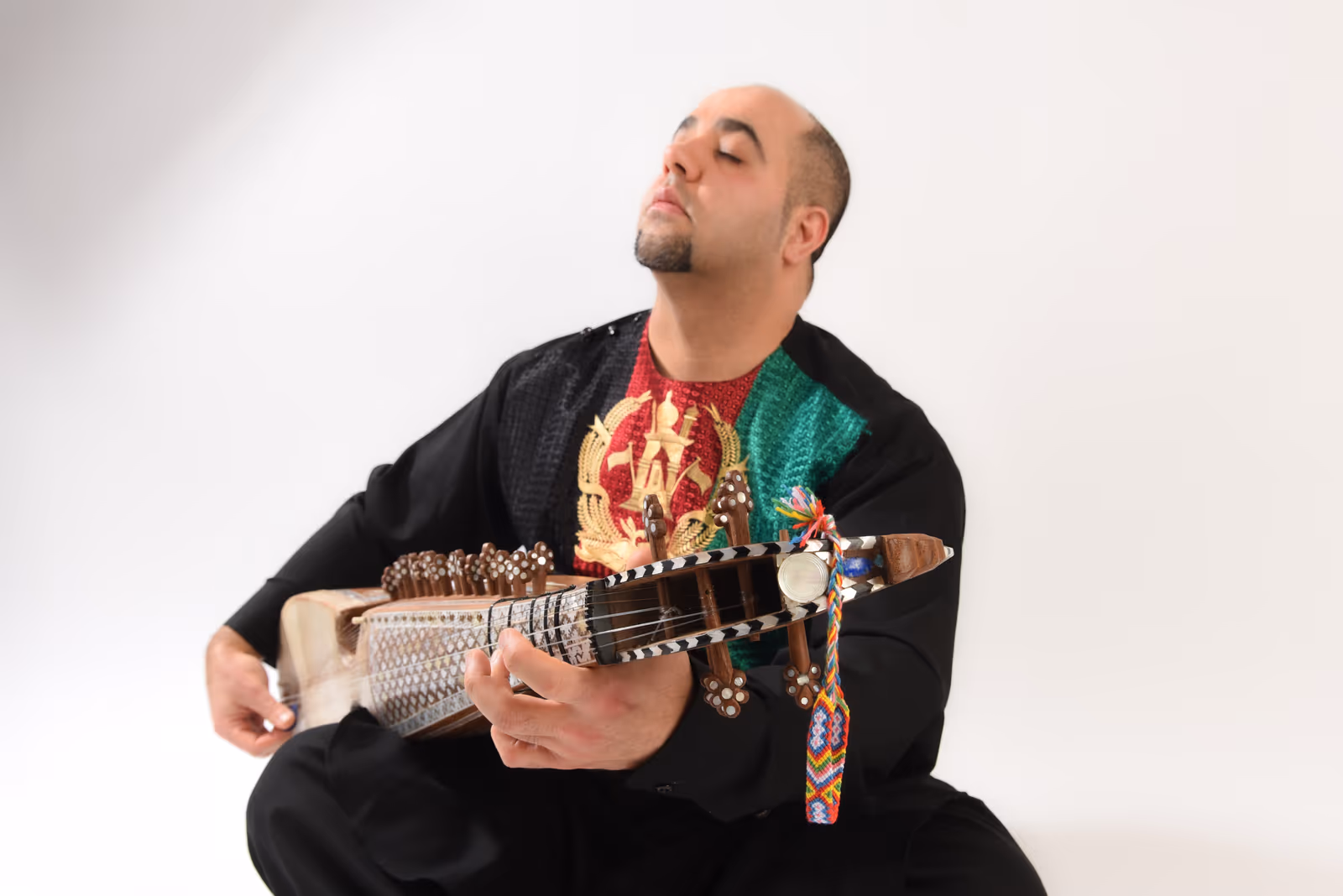 M. Human Attaie spielt Afghan Rubab – Attaie Music Foundation