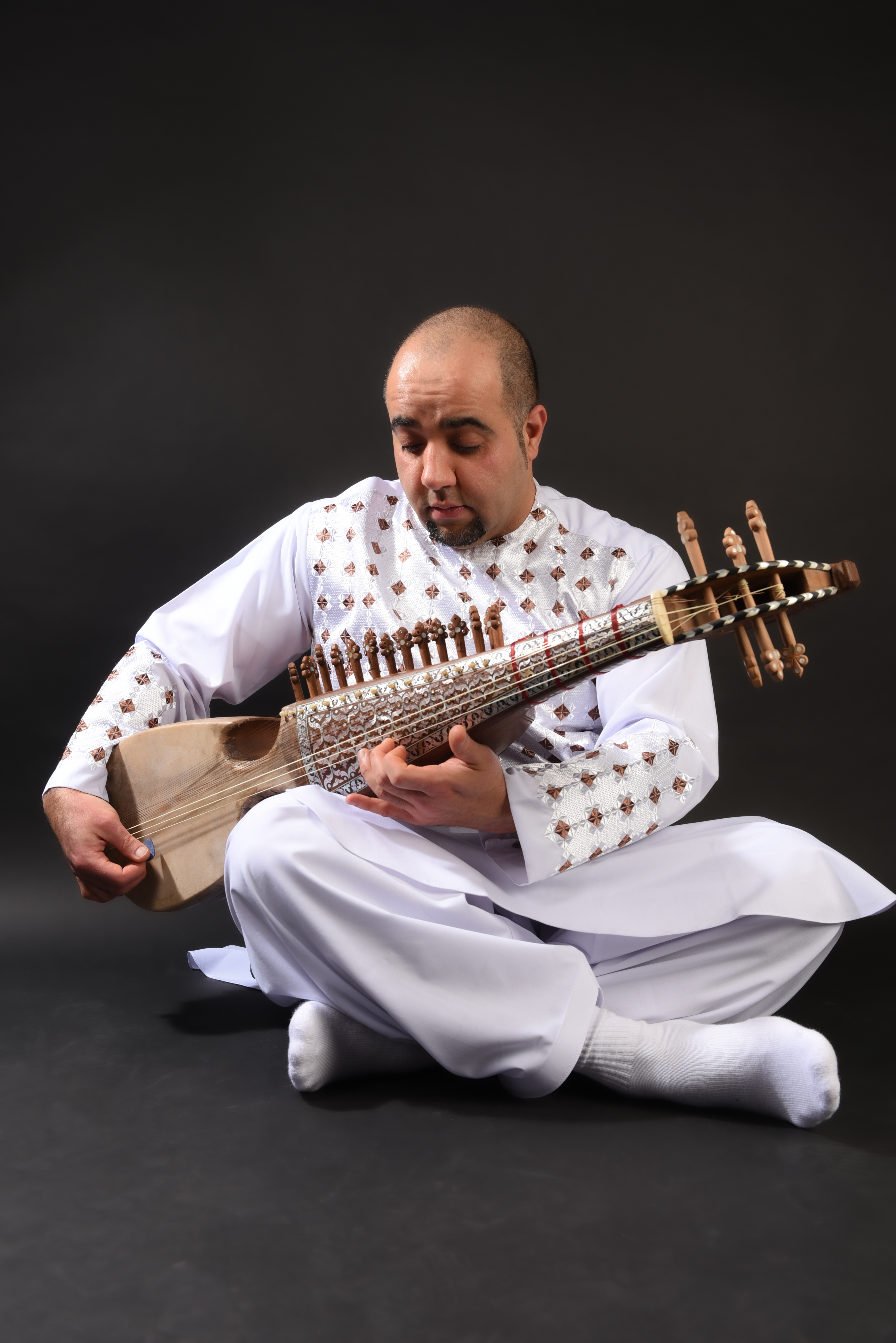 Mohammad Human Attaie – Rubab-Meister und Musikpädagoge